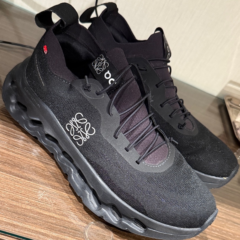 On Running womens Black Athletic Shoes